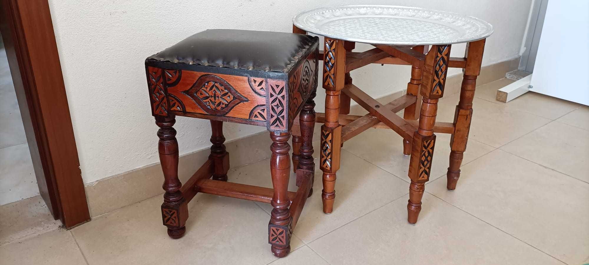 Vendo mesa com base em chapa trabalhada, estilo marroquino