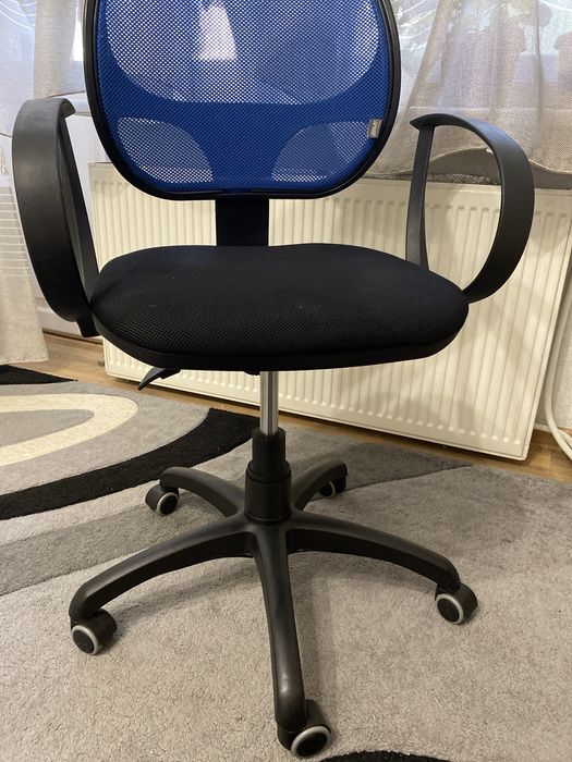 Компʼютерне крісло