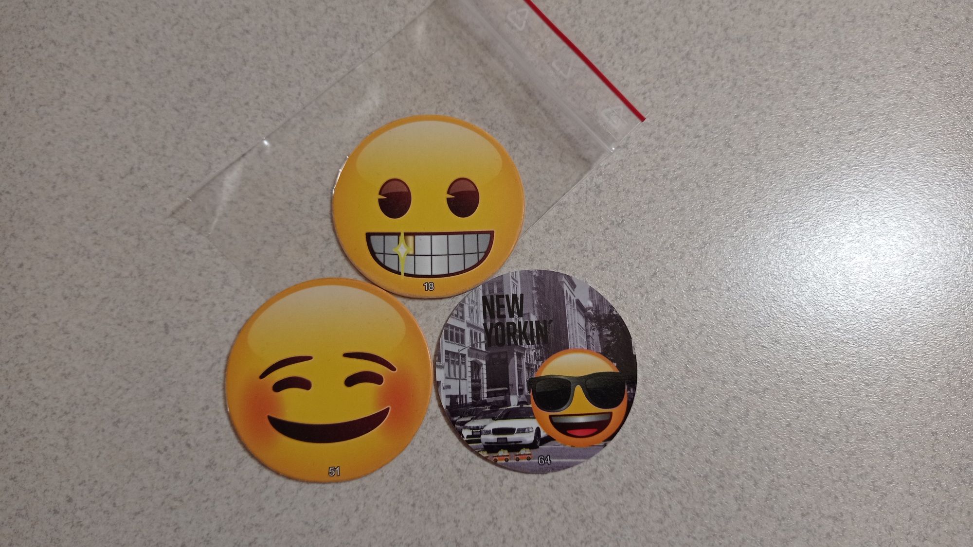 Zestaw żetonów Chipicao - seria Emoji Emotki - żetony krążki komplet