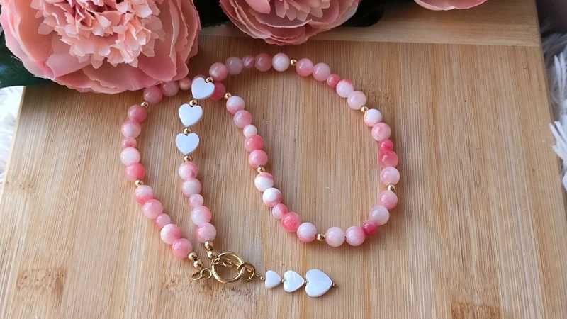 Oryginalny różowy naszyjnik białe serca nowy