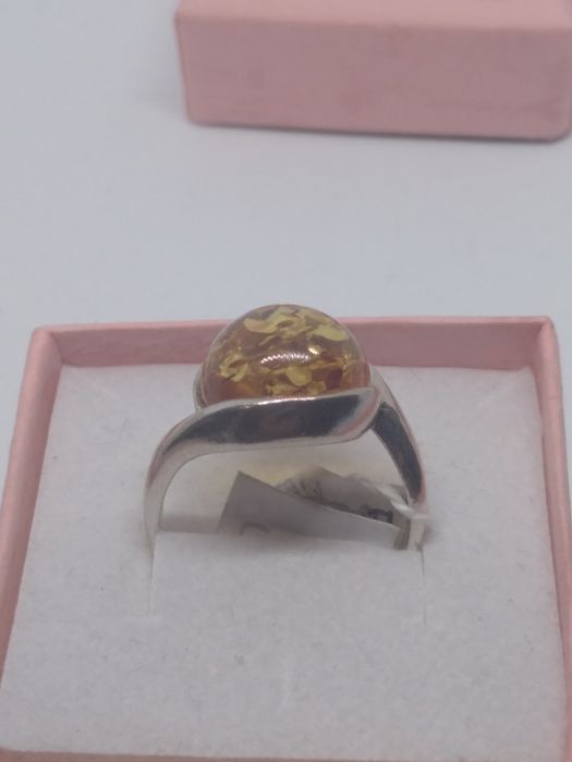 Srebrny pierścionek z bursztynem srebro 925 rozmiar 16
