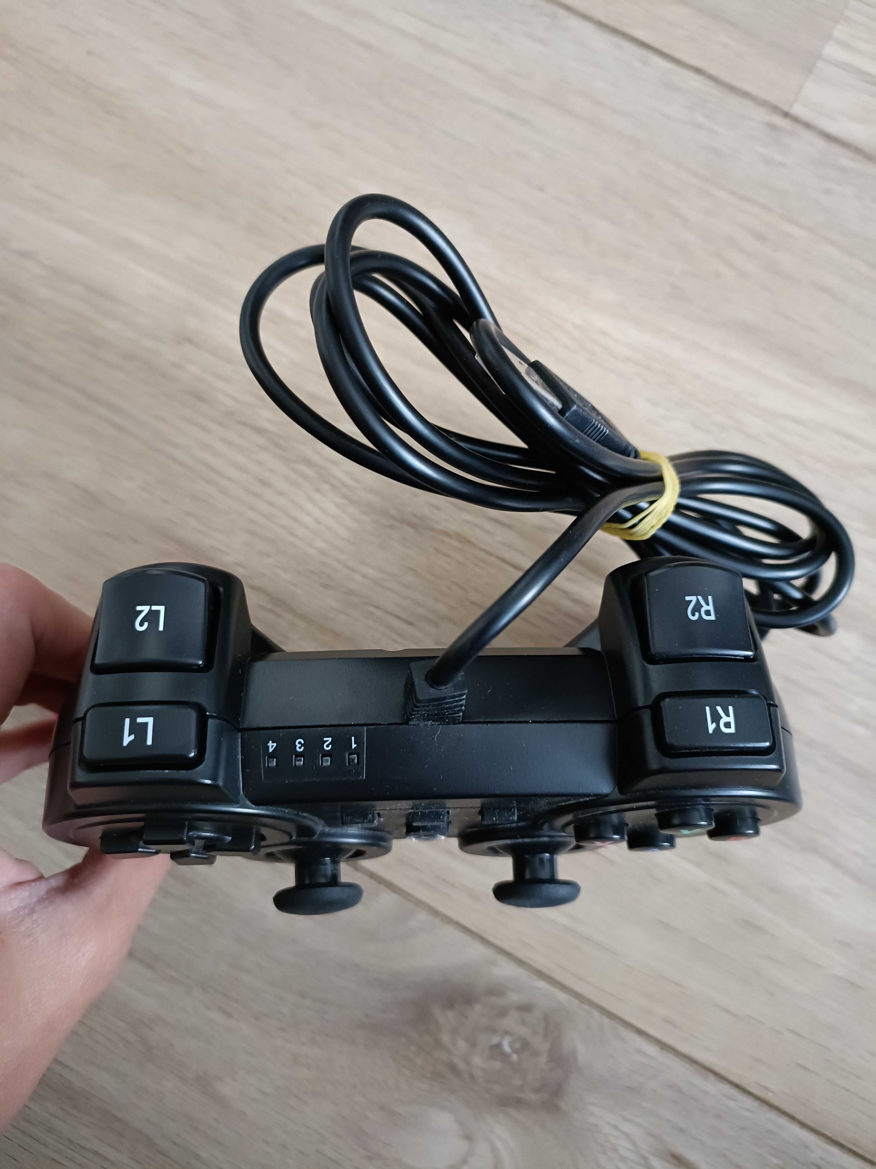 Kontroler do Ps3 / Ps 3 - przewodowy na kablu / sprawny i zadbany 4-5