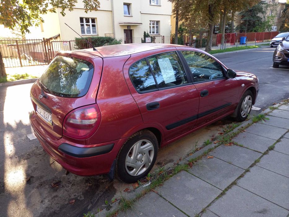 Nissan Almera z polskiego salonu