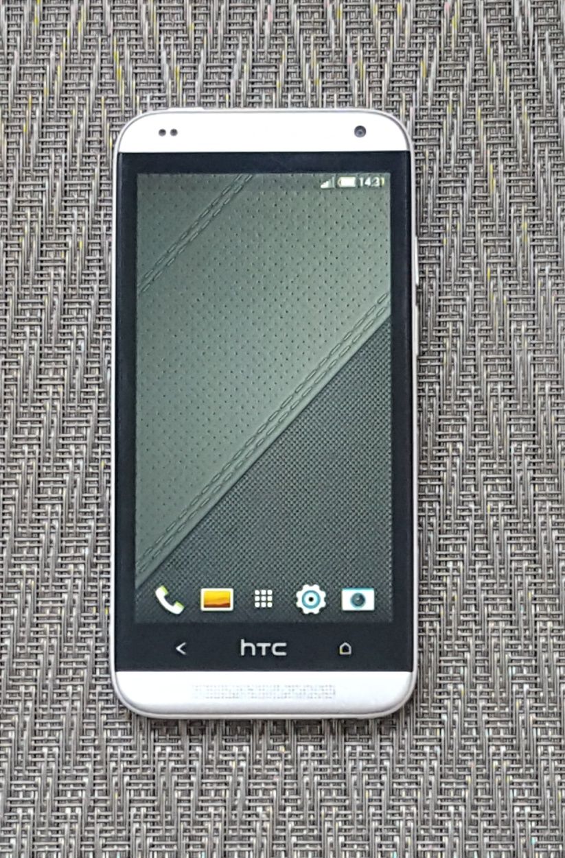 HTC 601 1/8гб стереодинамики