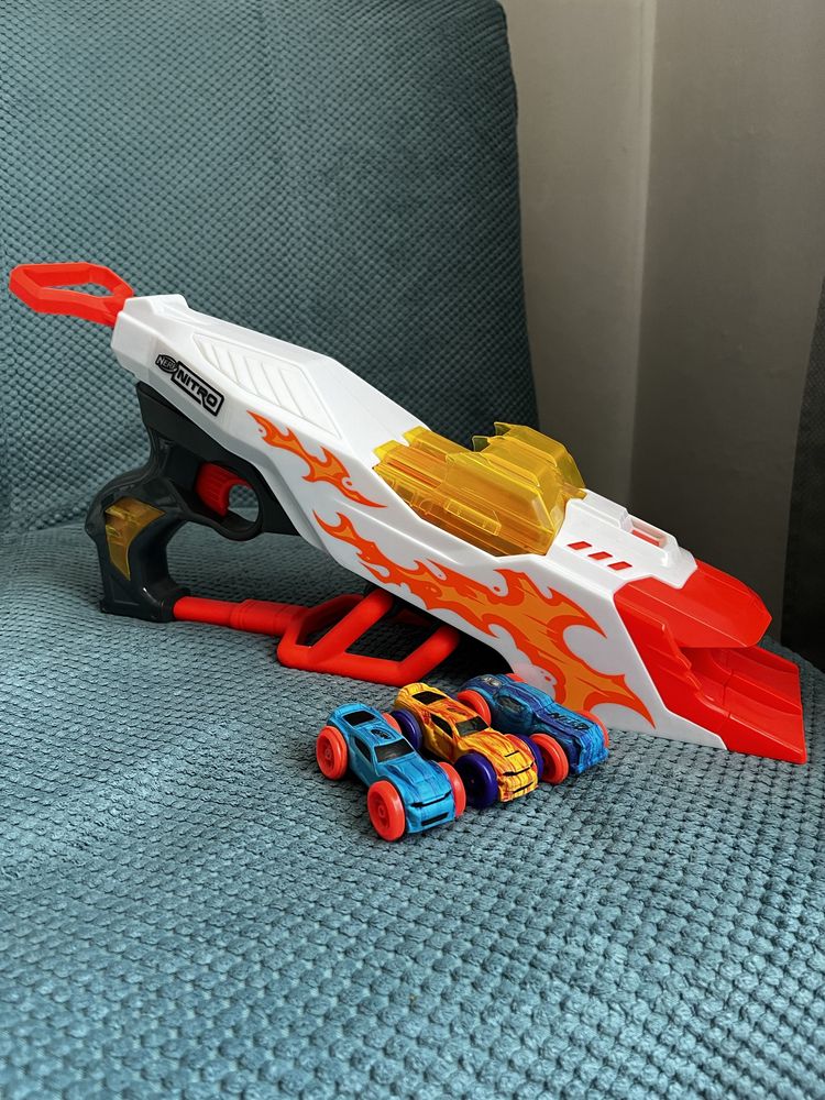 Nerf nitro бластер з машинками