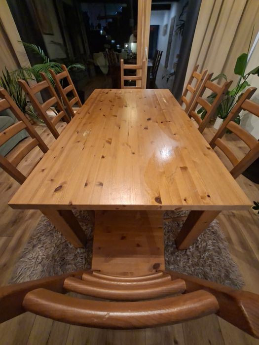 Sosnowy stół IKEA z krzesłami