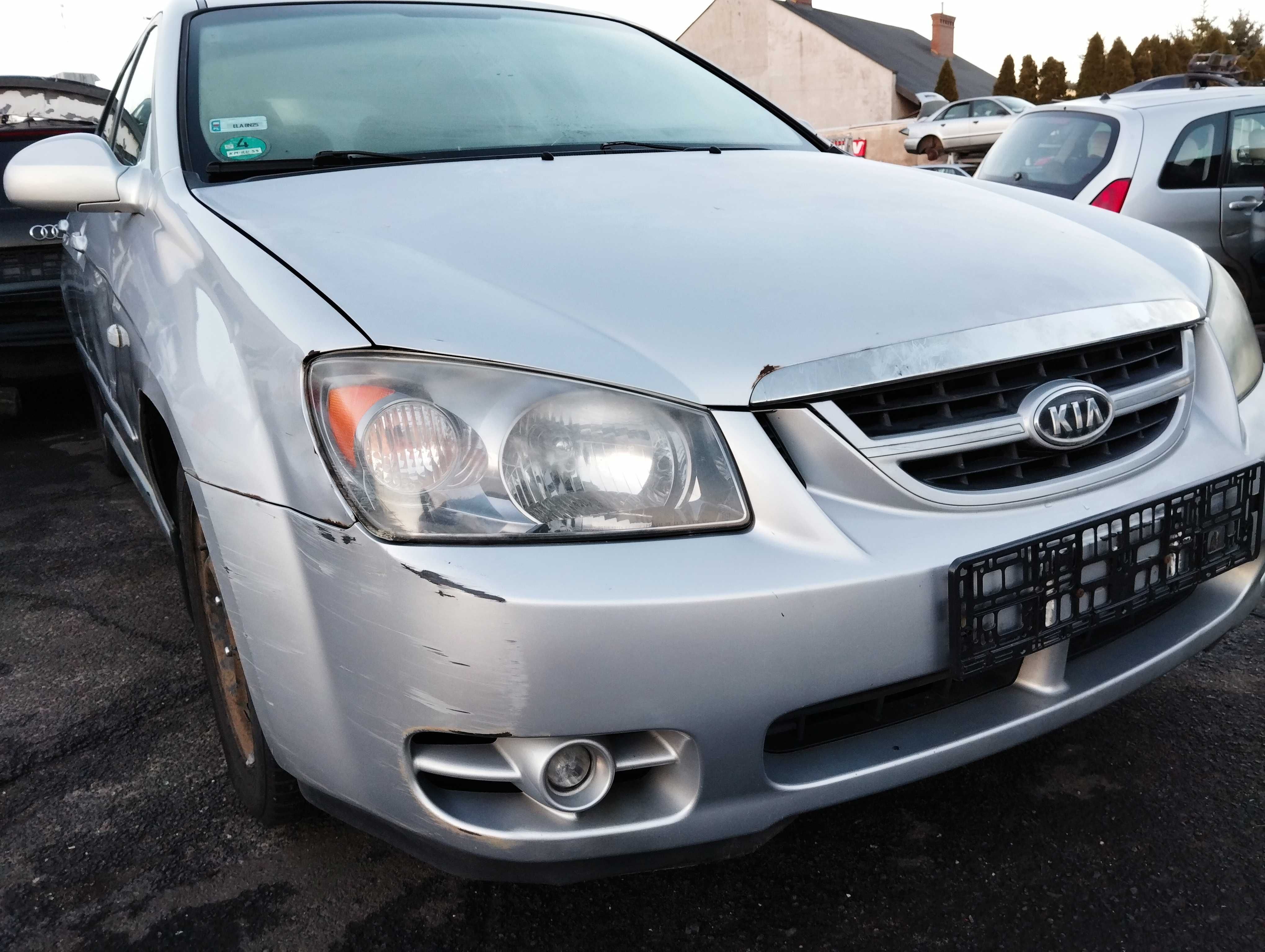 KIA CERATO 2.0i 5D 2006r.Lampa przednia prawa.