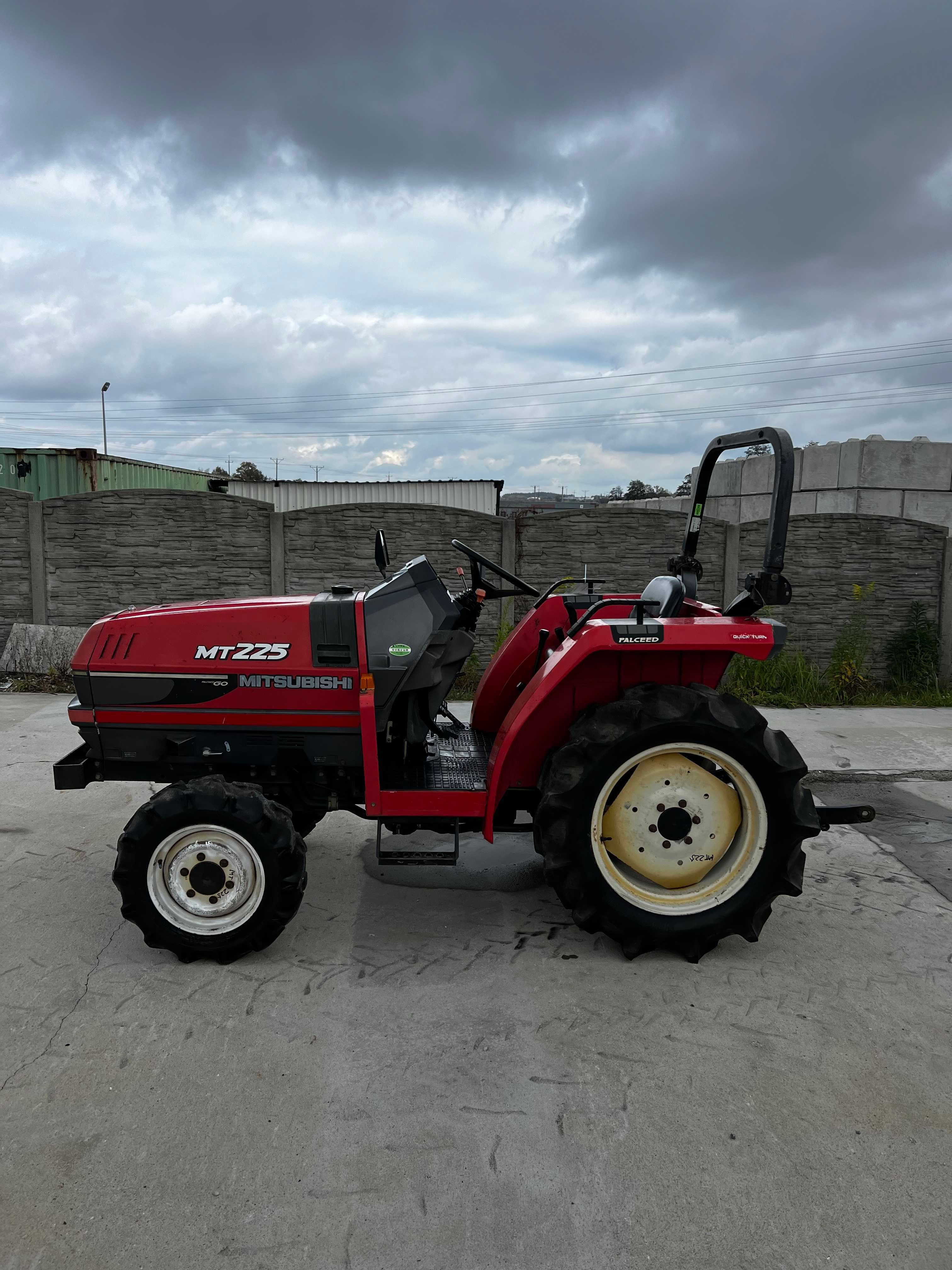 Traktorek MITSUBISHI MT225  4x4 z glebogryzarką