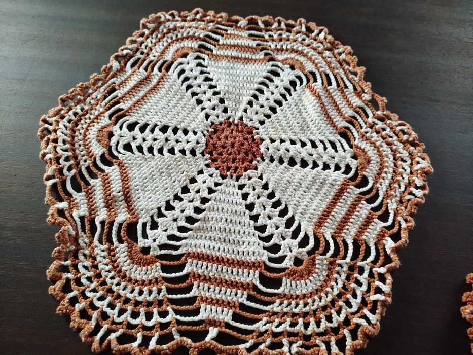 Conjunto de variospanos em crochê redondos