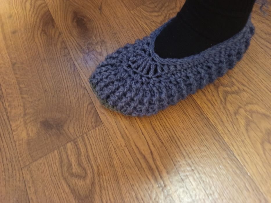 Домашні капці, шкарпетки.