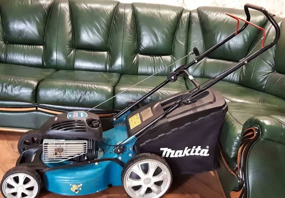 Газонокосарка бензинова  Makita PLM4617