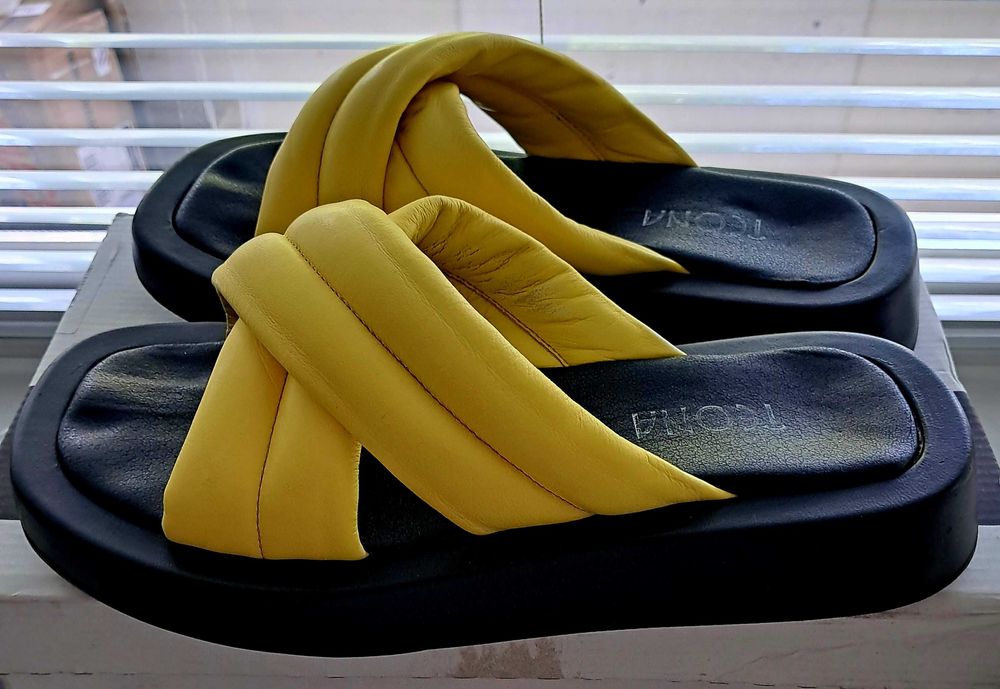 Шльопанці шкіряні