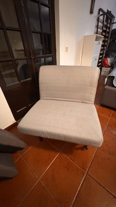 Divãn com colchão, em muito bom estado