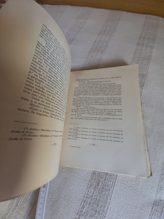 Livro antigo sobre o Visconde de Santarém