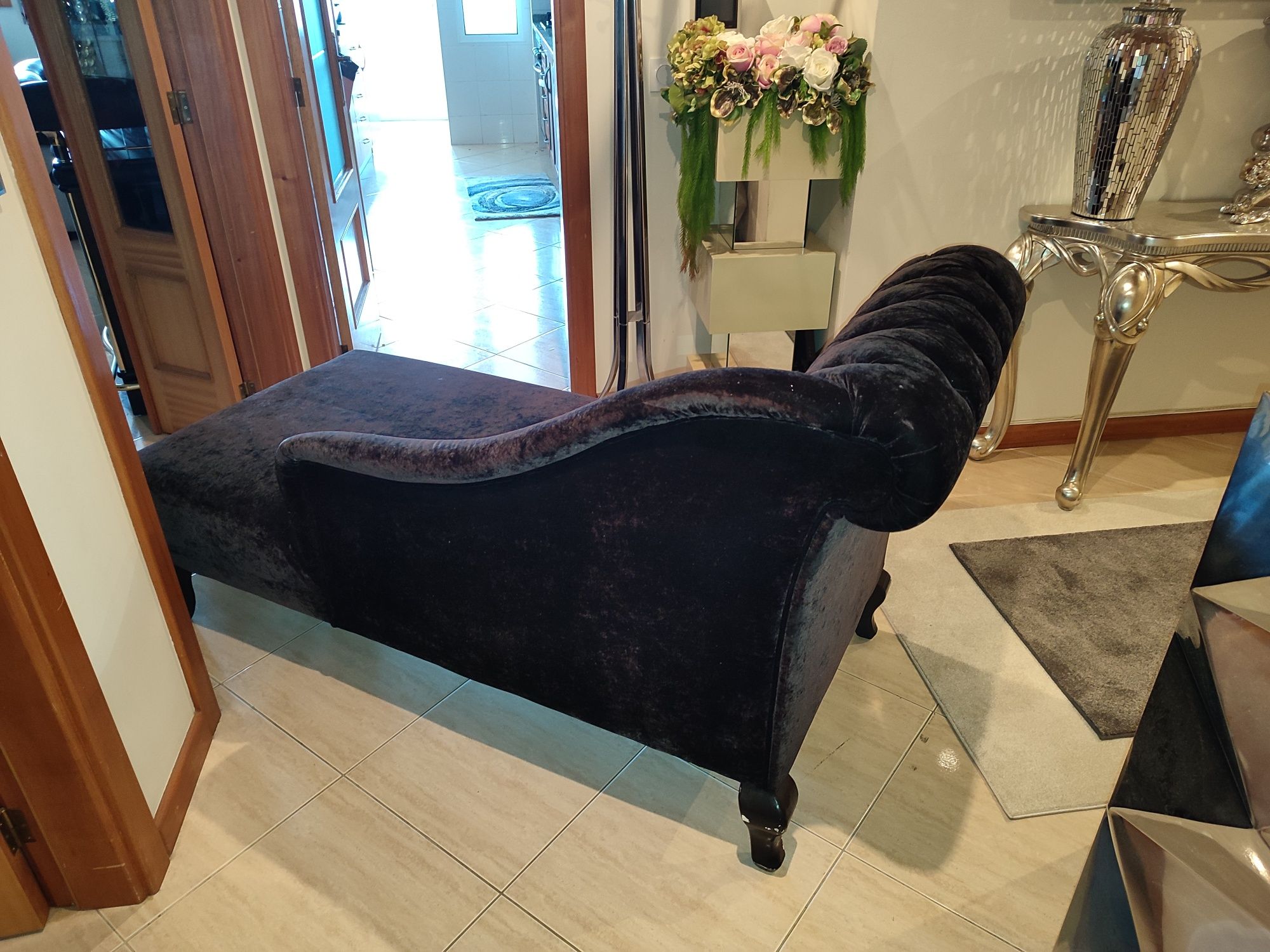 Elegante chaise long em veludo