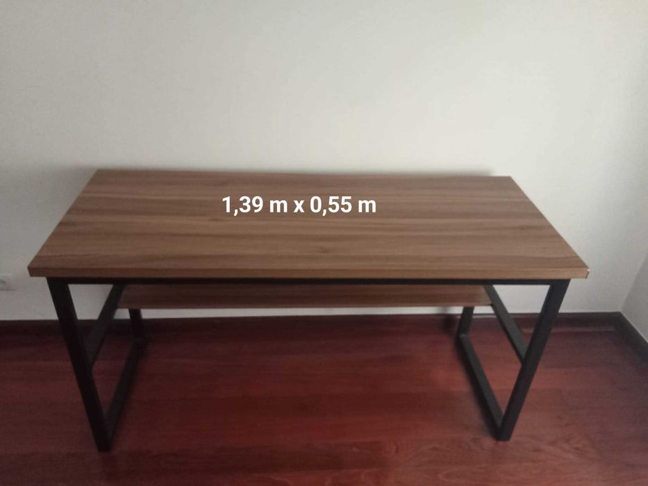 Secretária em bom estado (em Coimbra, na rua do Brasil)