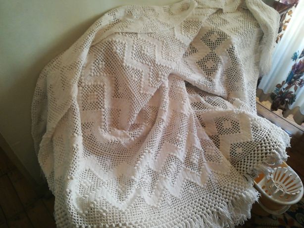 Colcha Branca cama de casal em crochet feita a mão