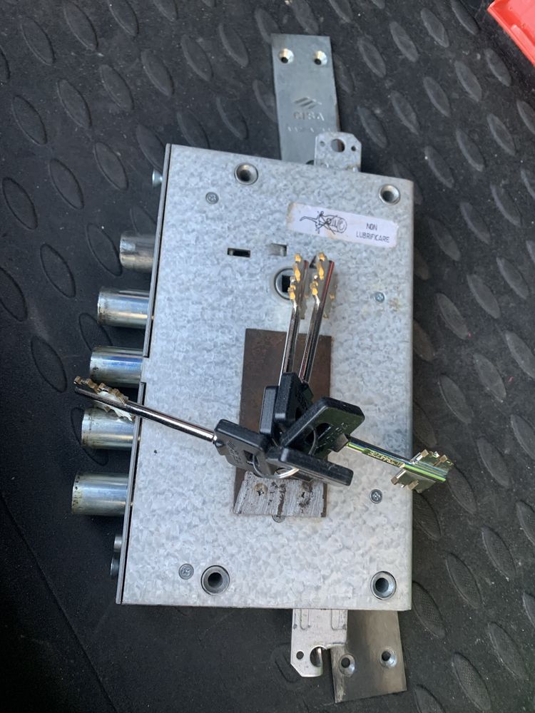Дверні замки Motura,Cisa,Mul-T-lock