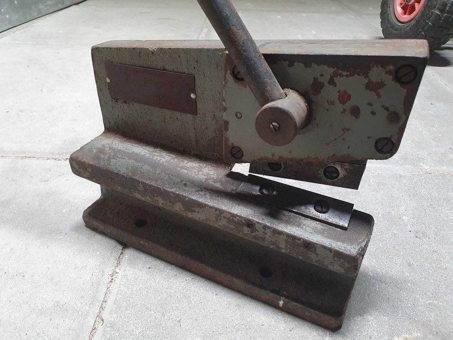 Nożyce do blachy gilotyna