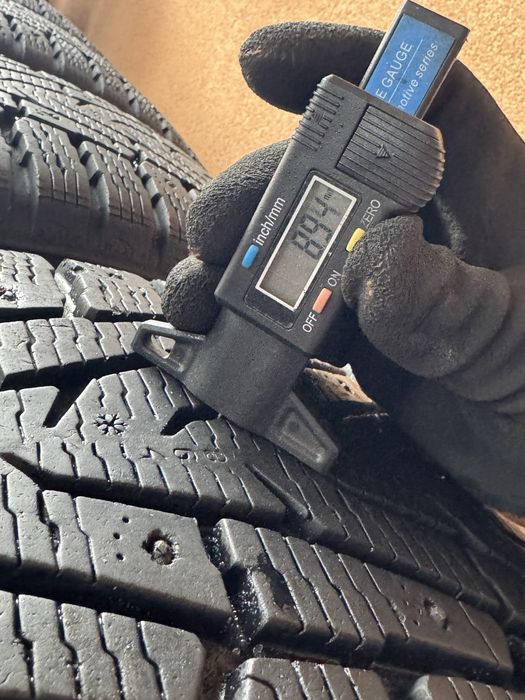 265/65 R17 Nokian зимняя резина 9+мм как новая 265 65 R17 зима