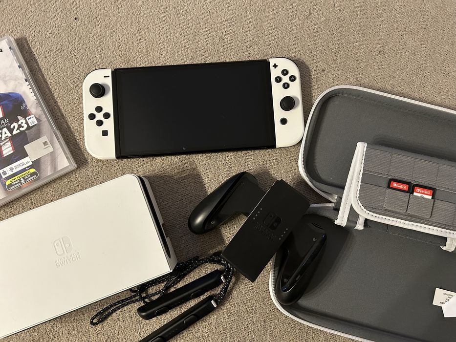 Nintendo switch oled 8 gier w zestawie