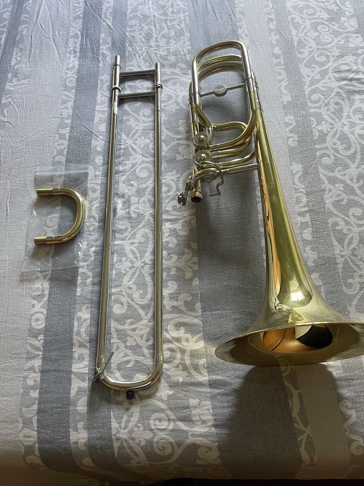 Trombone baixo bach tb504