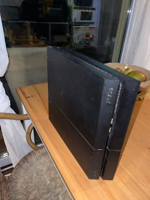 PlayStation 4 com 2 comandos