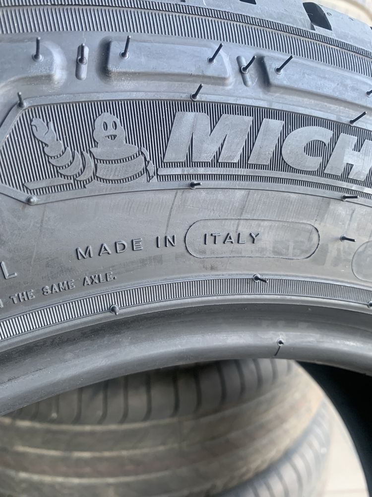 Комплект літніх шин 215/65/16с 106/104Т Michelin AGILIS 3