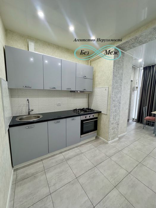 Квартира з новим ремонтом 43кв м Софія Резиденс