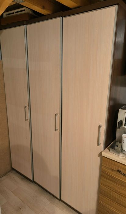 Sprzedam komplet mebli biurowych