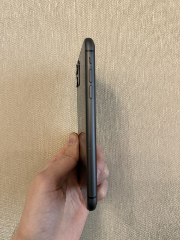 iPhone 11 / 256 ГБ / Dual SIM (2 фізичні SIM)