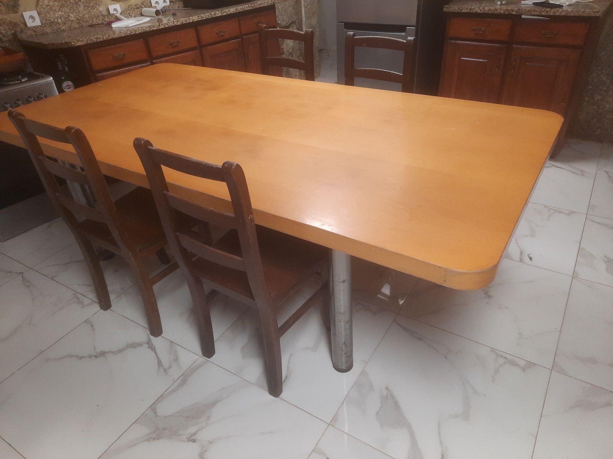 Mesa de madeira.