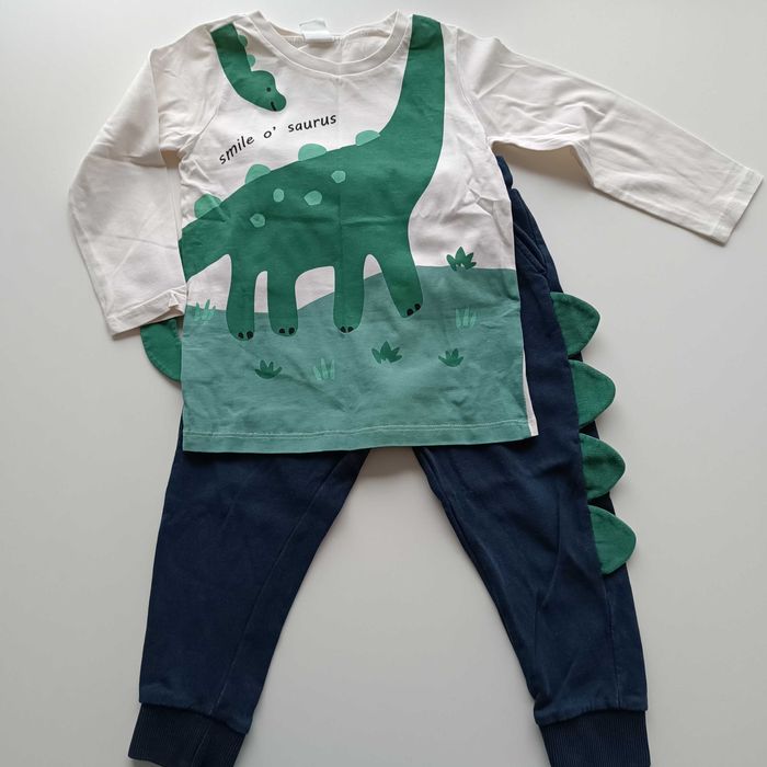 Komplet dla fana DINOZAURÓW marki H&M rozmiar 92 - wystające elementy