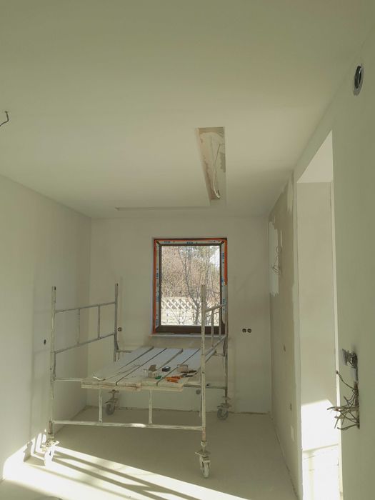 Tynki cementowo wapienne,gładzieSufity podwieszane,adaptacja poddaszy.