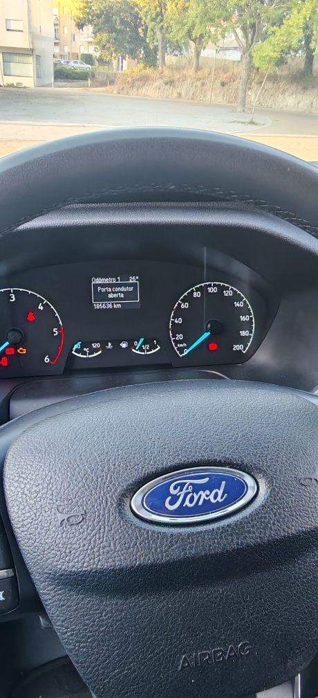 Ford Transit Custom com Frio