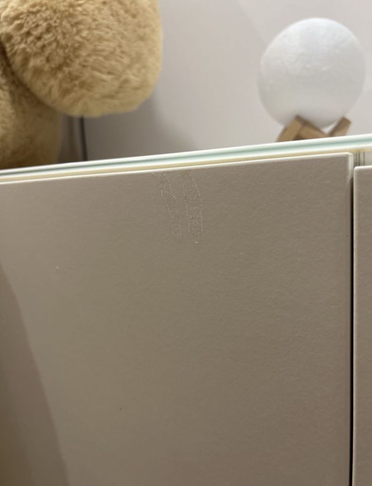 Aparador branco com vidro Ikea