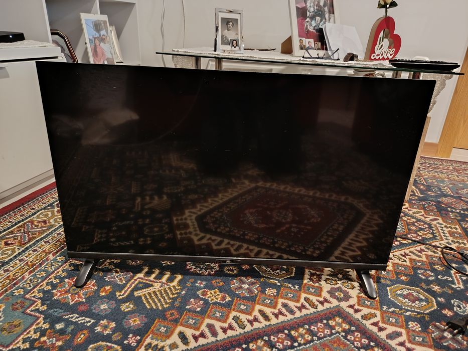 Vendo televisão como nova