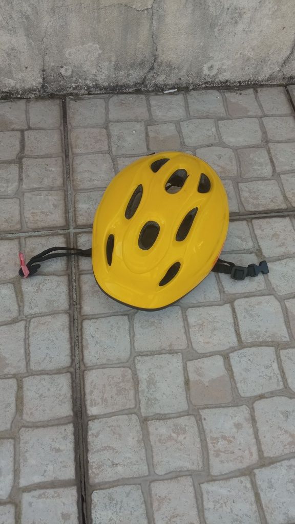 Capacete Amarelo De Criança