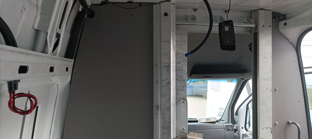 porta blindada entre carga e cabine, Mercedes sprinter
