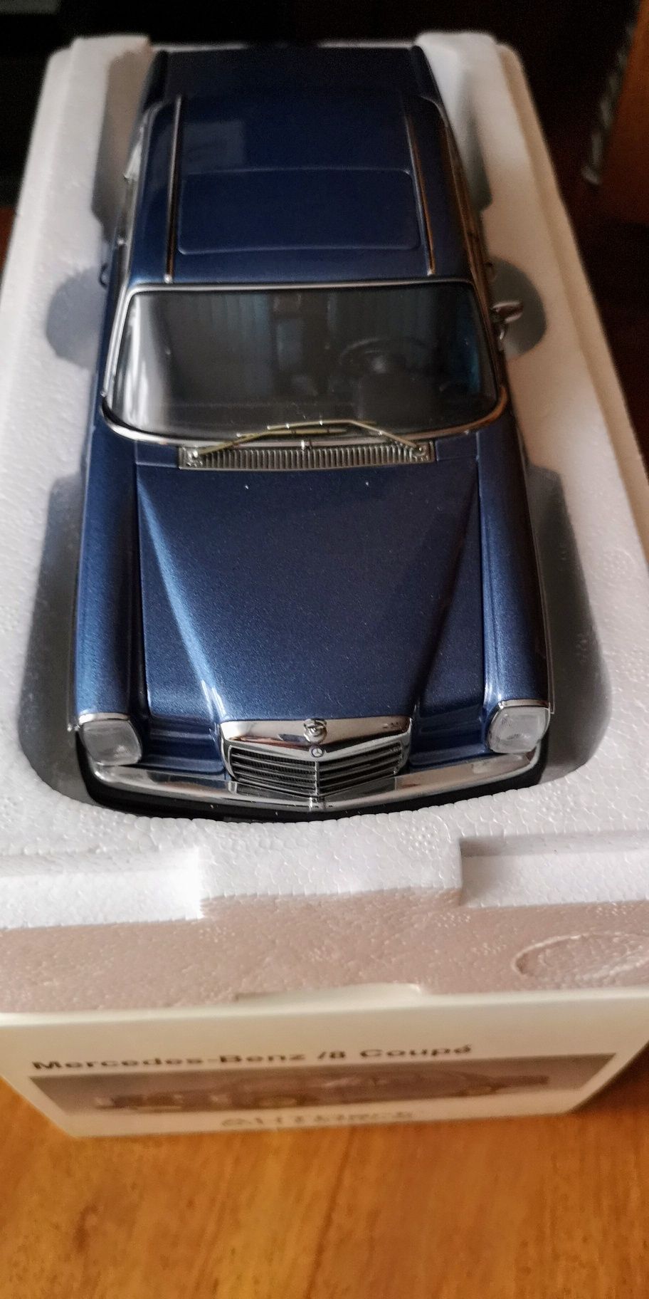 AUTOart  1 18  Mercedes 280 C
