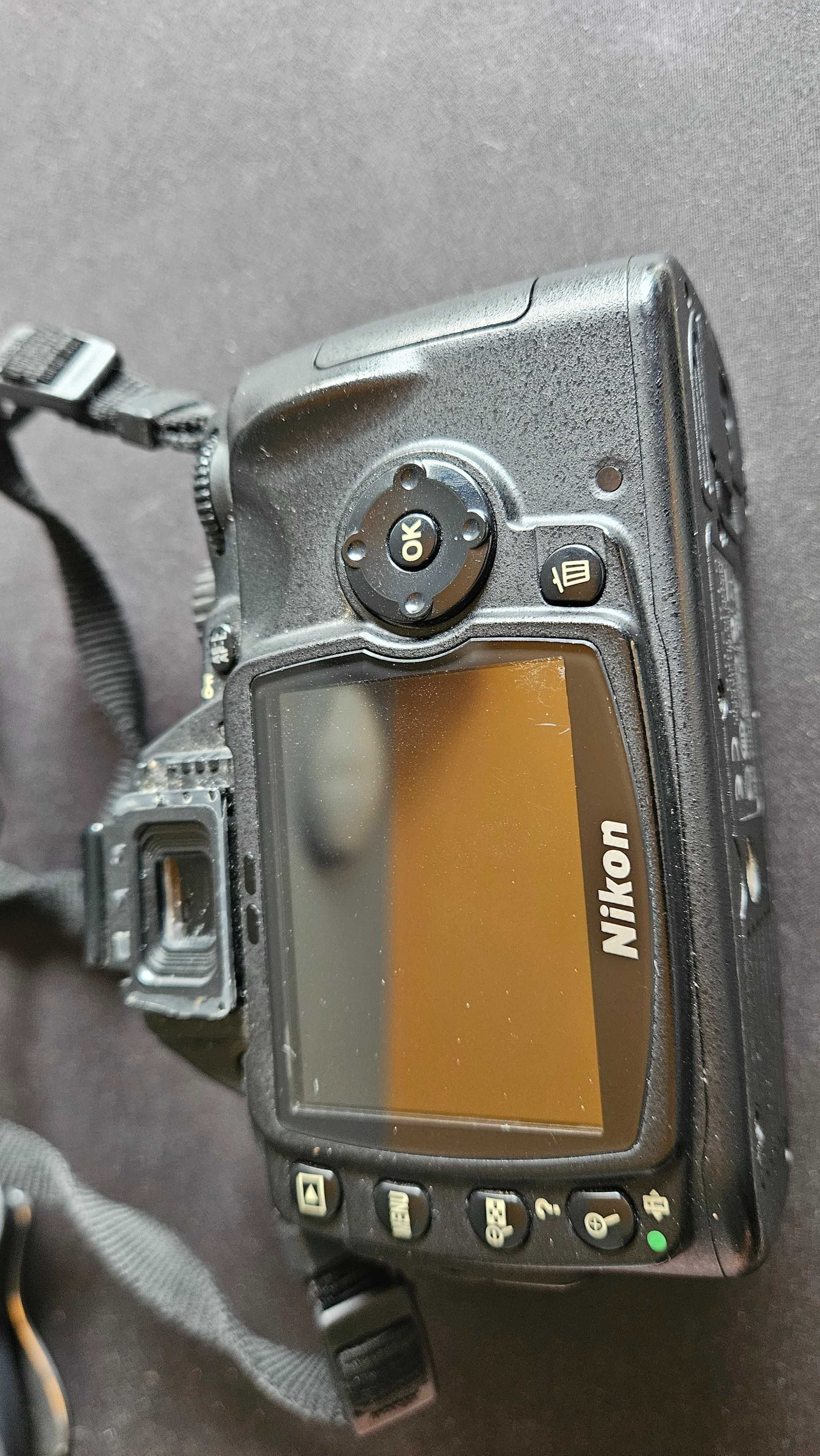 Máquina fotográfica Nikon D60 + carregador + 2 Lentes