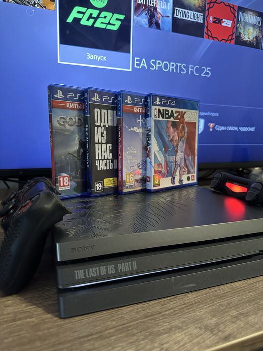 Play Station 4 PRO 1Tb в унікальному дизайні від першого власника