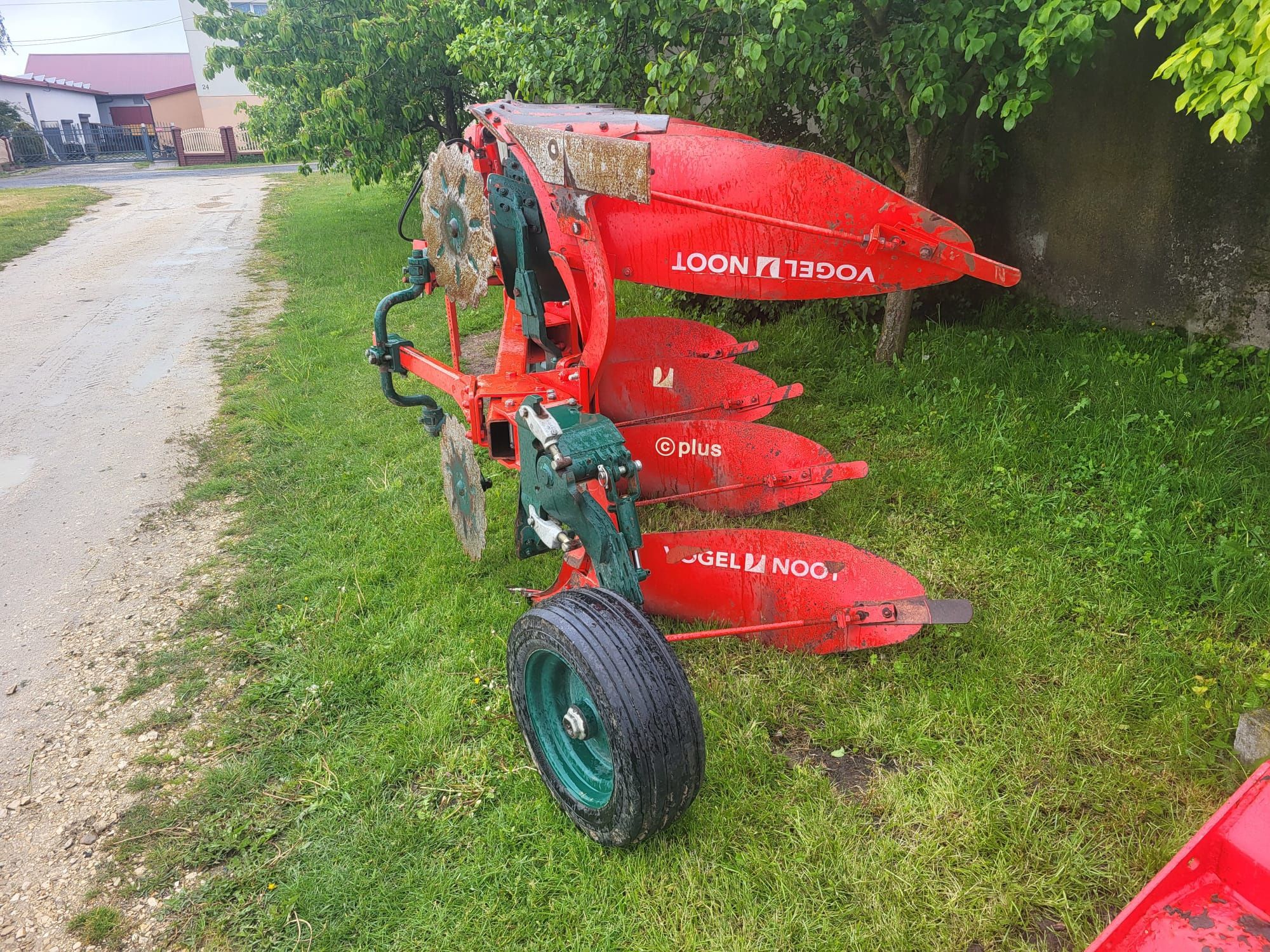 Pług obrotowy Vogel Noot c plus m1000 4 skiby 2012 rok