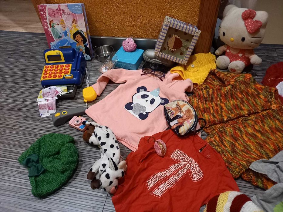 Brinquedos/ roupinha menina 13euros