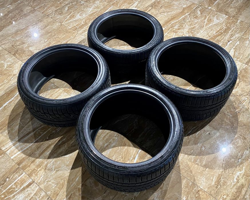 Продам комплект зимової гуми 255/35 285/30 R19 Nokian WR A4