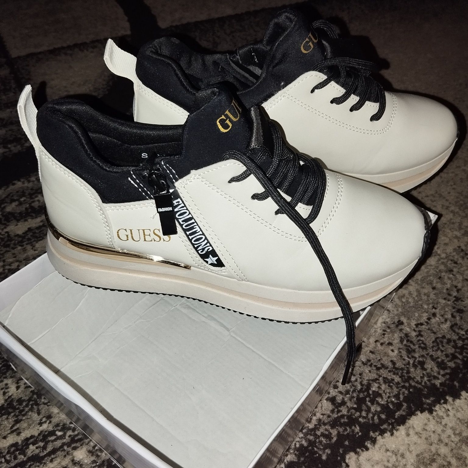 Buty sportowe damskie