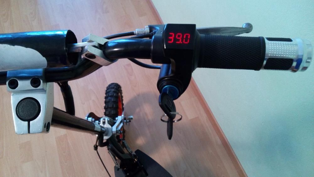 Manetka gazu z miernikiem do 90v skuter rower hulajnoga elektryczna