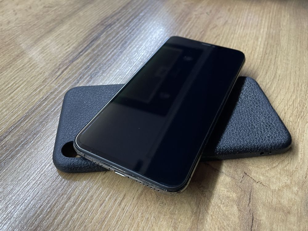 iPhone XS Max (не вмикається)