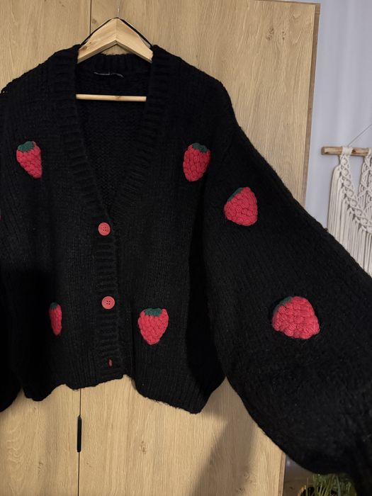 Sweter z truskawkami 3D