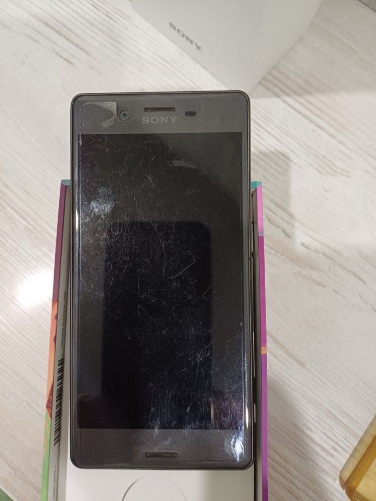 Телефон Sony Xperia X